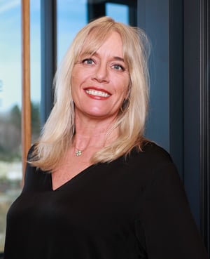 Sarah Neuhaus_Hoch 2